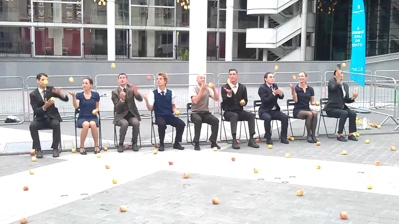 I like bananas, and apples, and these jugglers